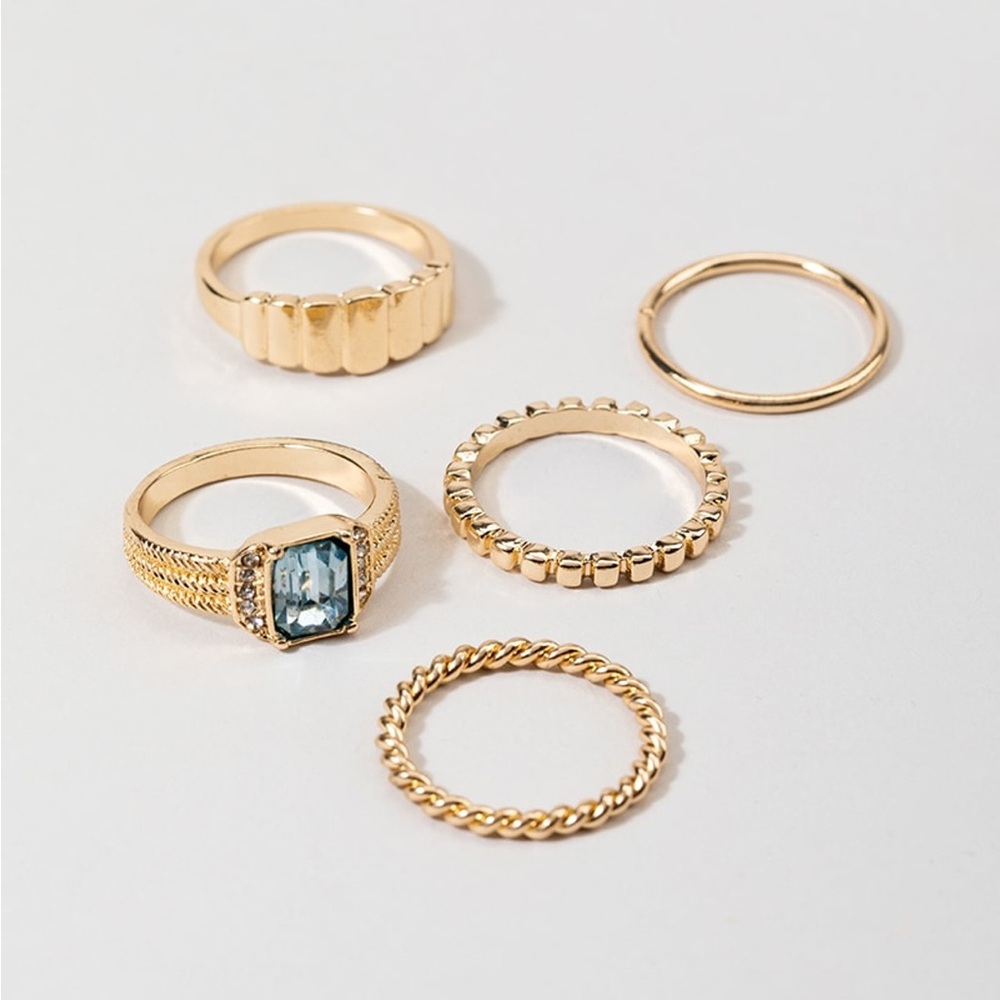 NWT Francesca’s Millie Blue Crystal Ring Set